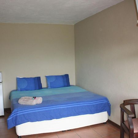 Columbus Guest House Mbombela Oda fotoğraf